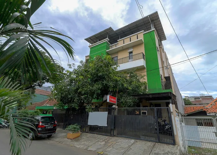 Reddoorz Plus Near Trisakti University Jakarta